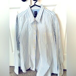 📦[3/$30] GAP Men’s Blue and White Striped Long Sleeve Collar Shirt